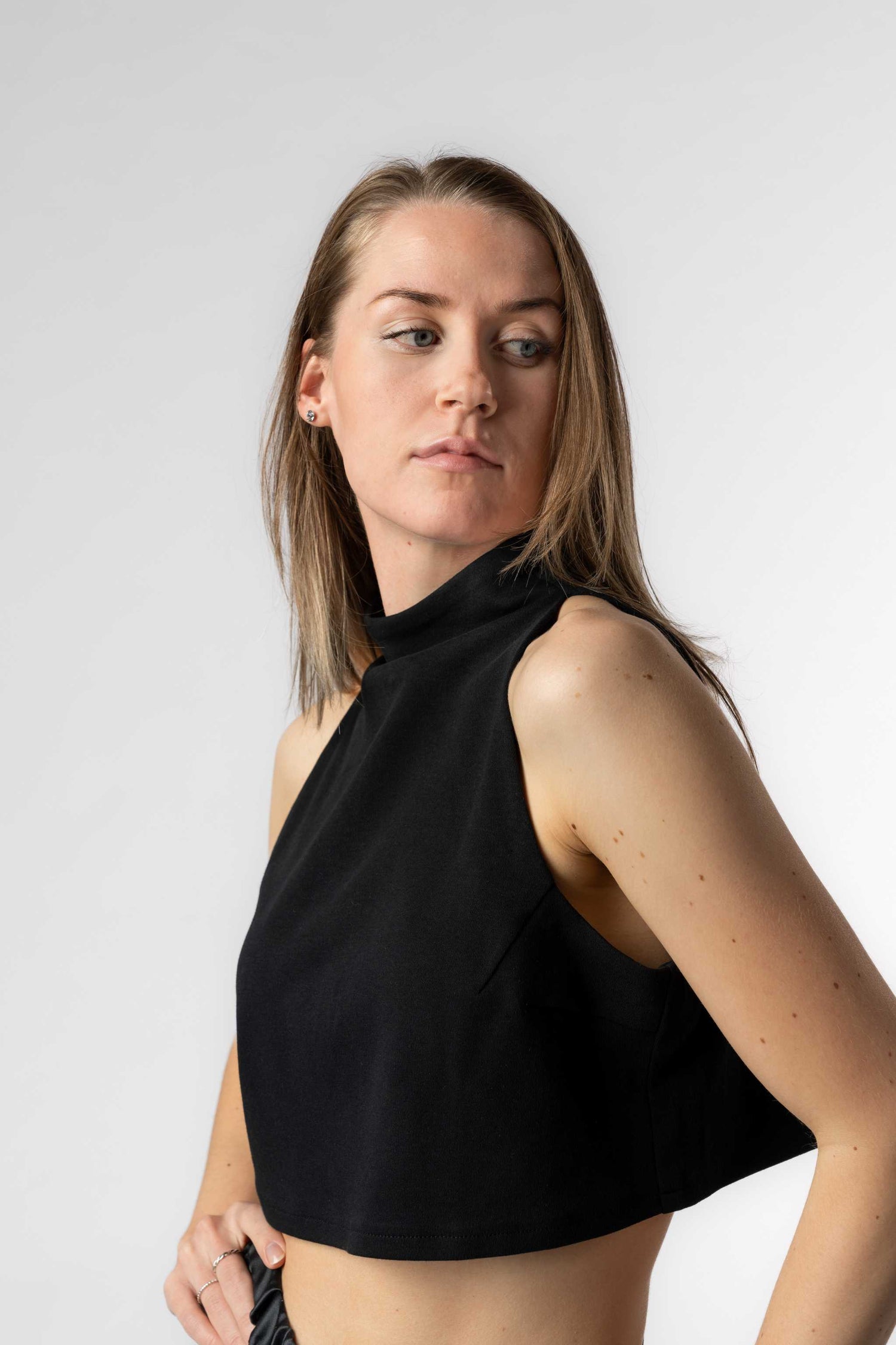 The High Neck Top Black - Short